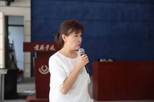 王琦校长在讲话中一再强调,要把"立德树人"放在各个学科教学和教育