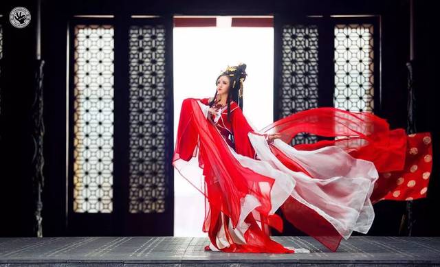 中国舞基本动作神韵是中国古典舞的灵魂.