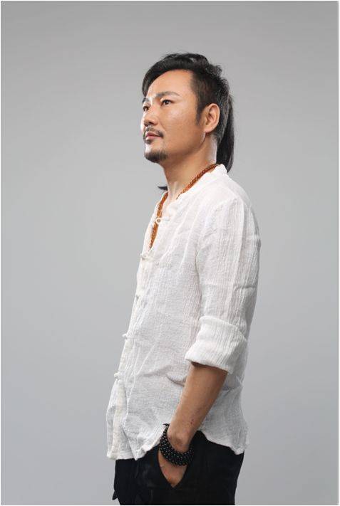 吉子古且,擅于演唱彝族歌曲以及摇滚流行风格歌曲广受大家喜爱.