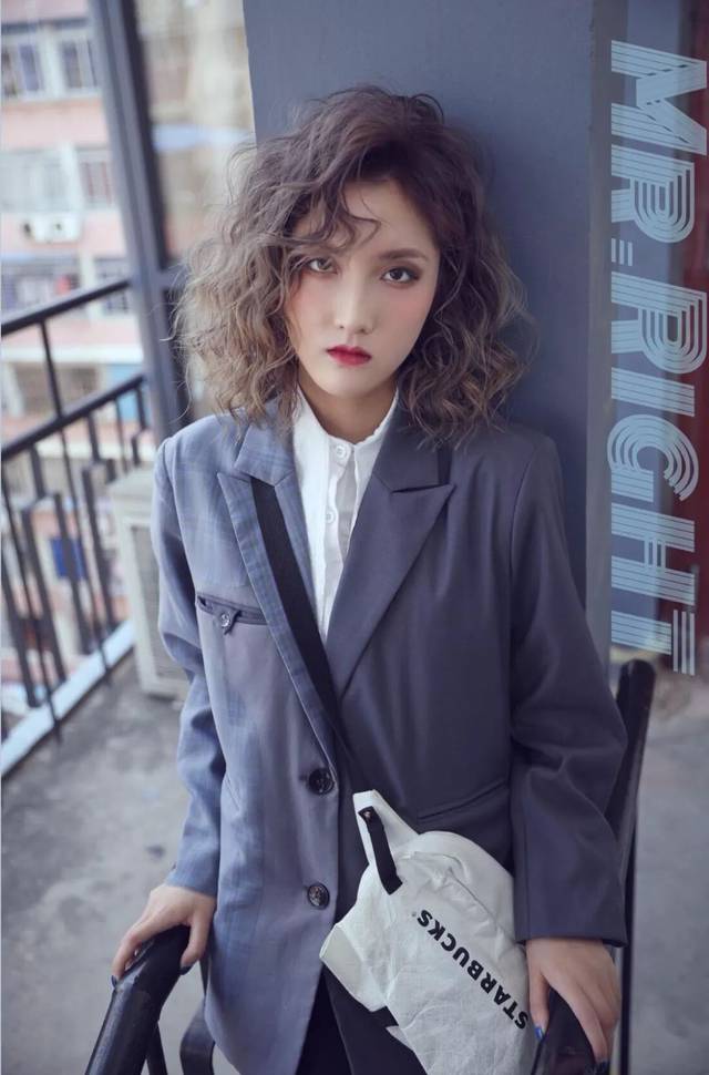 自然蓬松女人味十足的空气烫发