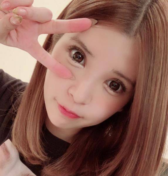 不过,她的女儿坂口杏里算在把母亲这辈子建立的所有东西都毁了.