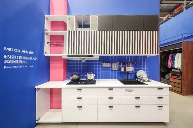 糖主记得,宜家的工作人员描述宜家橱柜时,用了 "秀外慧中"这个词,即