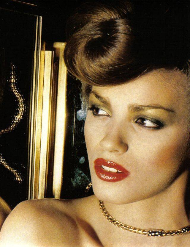 吉雅·卡兰芝 但这也只是一个普通的,孤单的小女孩的故事.