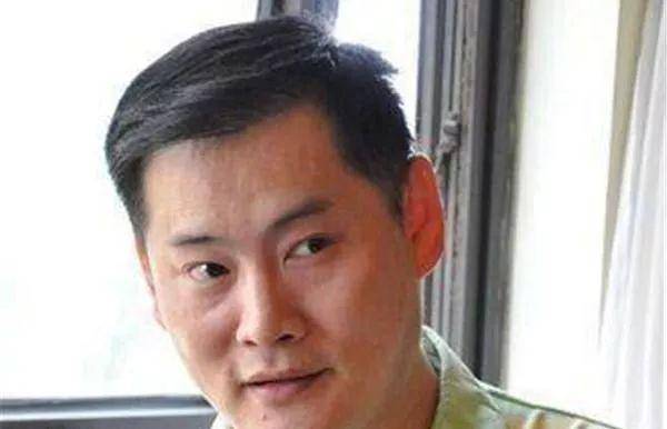 盘点冯巩的4个弟子,贾玲最红,而他因再拜郭德纲引争议