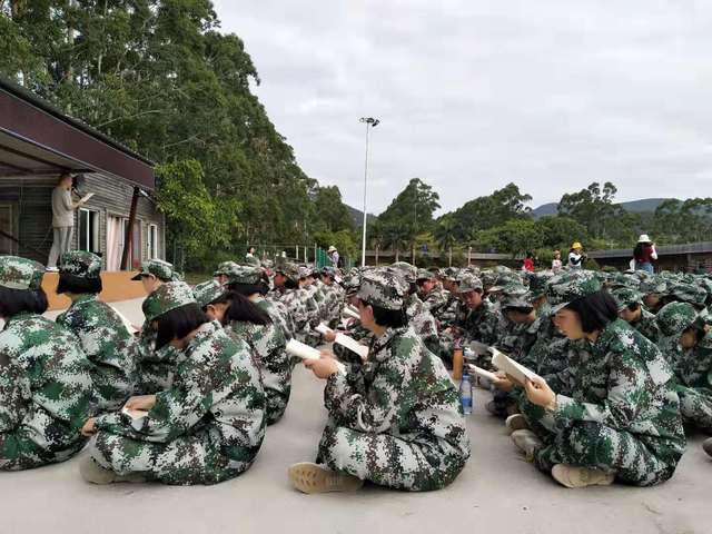 沐日光华过隙驹,踏浪乘风彩銮翔—福州金桥学校2019级军训系列报道