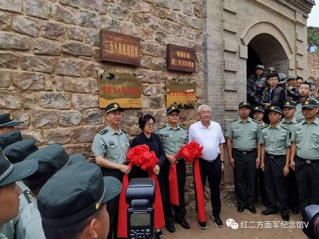 山西省军区,吕梁军分区领导与贺晓明,张新侠揭牌