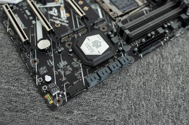 上市三天售罄的华南金牌主板怎么样?x99-tf首发评测来袭