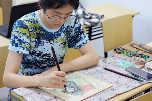 抬笔可成毓秀美景