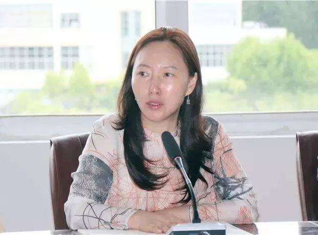 会上,高尚梅董事长宣布了集团关于江苏省淮安中学校长任命的决定:任命