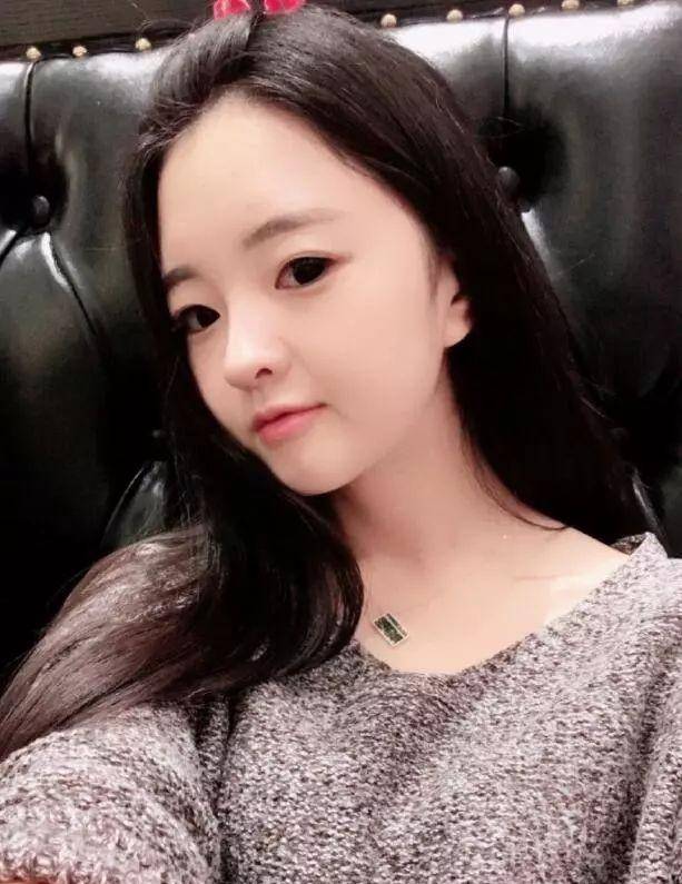 昔日电母主播小小呵回归开播 退网一年已与神豪蓝胖儿结婚生子