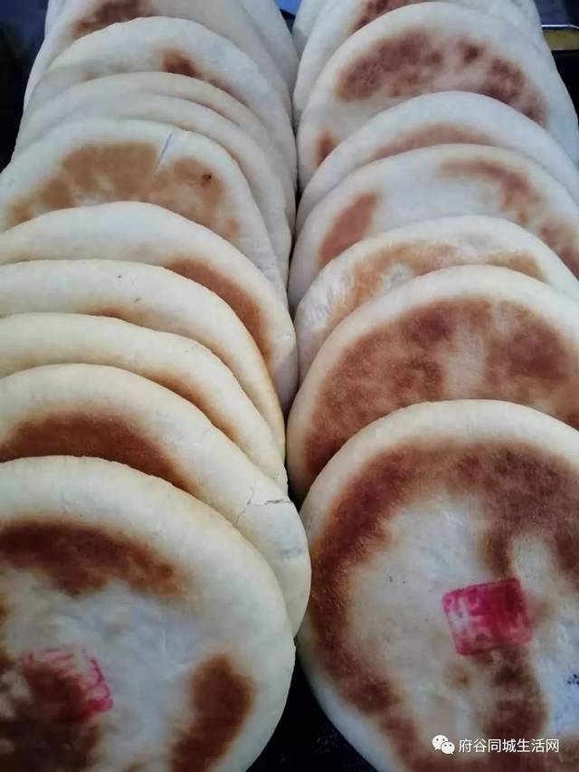 府谷月饼府谷特产地地道道的鑫艺缘饼屋给您中秋节准备好了各种饼饼