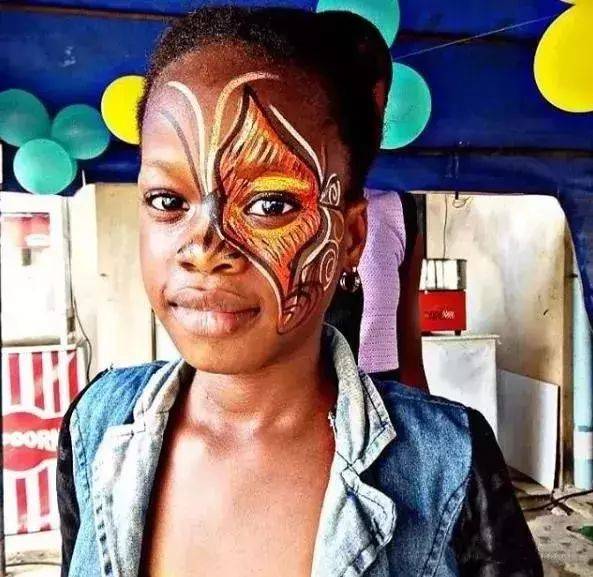 11岁的非洲男孩,为总统做过画,这是我见过非洲最厉害的画家