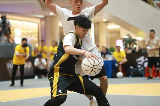 网红女球手赵洋性别大战单挑男球员