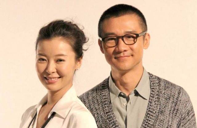 47岁柯蓝近照,隐藏了11年的老公,原来是我们熟悉的他!