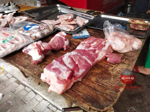 猪肉价格持续上涨 对小餐饮店影响也不小 柴市上片区的一名餐馆老板