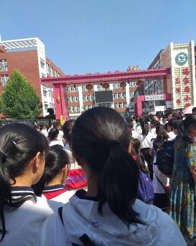 三河市冯家府小学图片