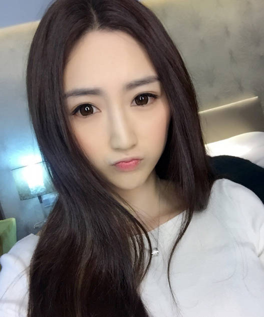 相亲女生约会不出来但会联系,还要坚持吗?