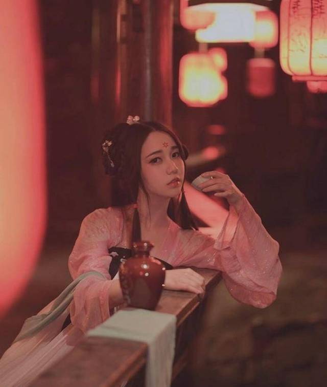 秦观作为苏轼的得意门生,写尽青楼艺妓,为何不写自己的妻子?