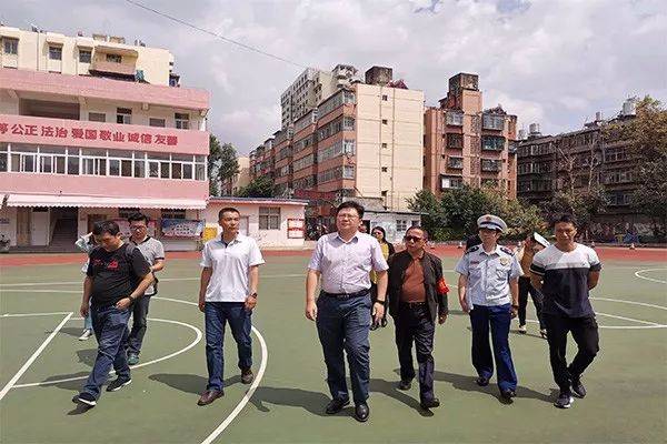 盘龙区副区长成钢带队调研学校秋季开学消防安全工作_手机搜狐网
