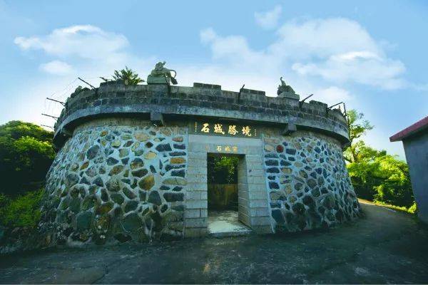 的岵山,位于福建省永春县城南部,作为闽南地区保存较为完整的千年古镇