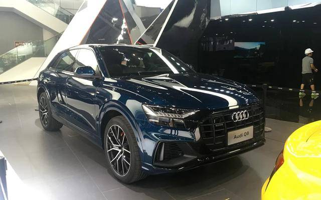 奥迪suv新王牌价值百万带无框门混动四驱让宝马奔驰都羡慕