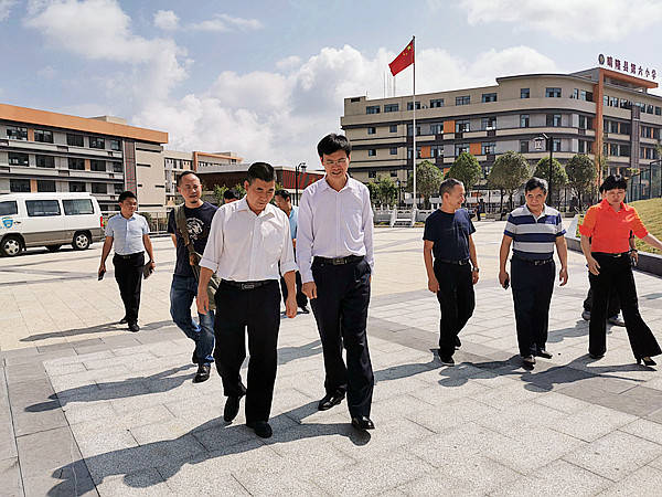 9月5日,兴义民族师范学院副校长张兴毅率调研组一行赴晴隆调研