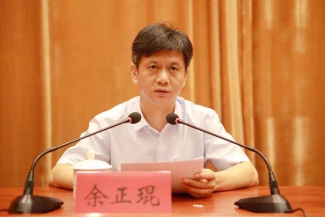 我县召开领导干部大会江伟斌任铜鼓县委书记