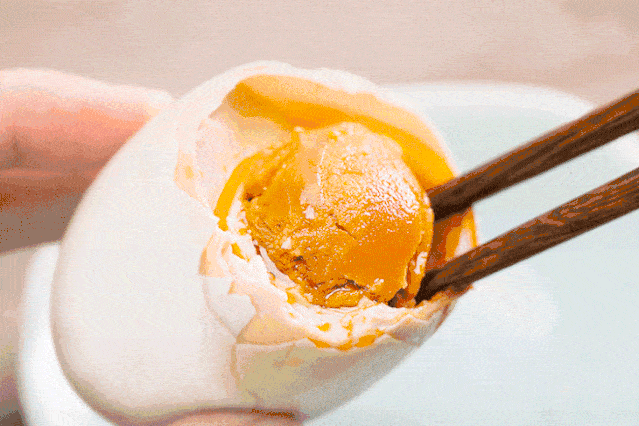 吃咸鸭蛋对身体到底好不好!吃对了,营养高味道好!出油率翻倍