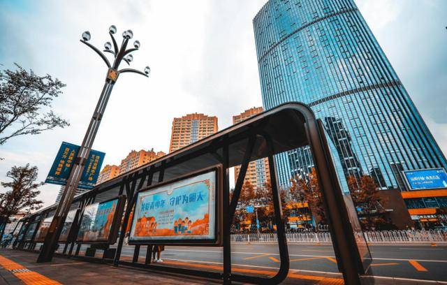 人民路公交站台实景图