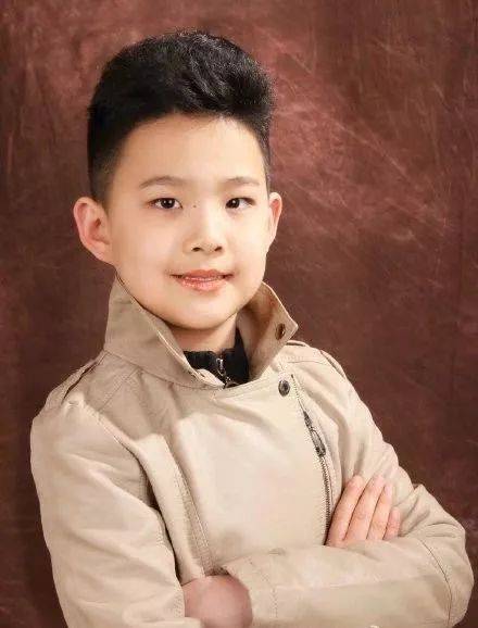 梅派男旦后继有人--记中国最小梅派传人巴特尔