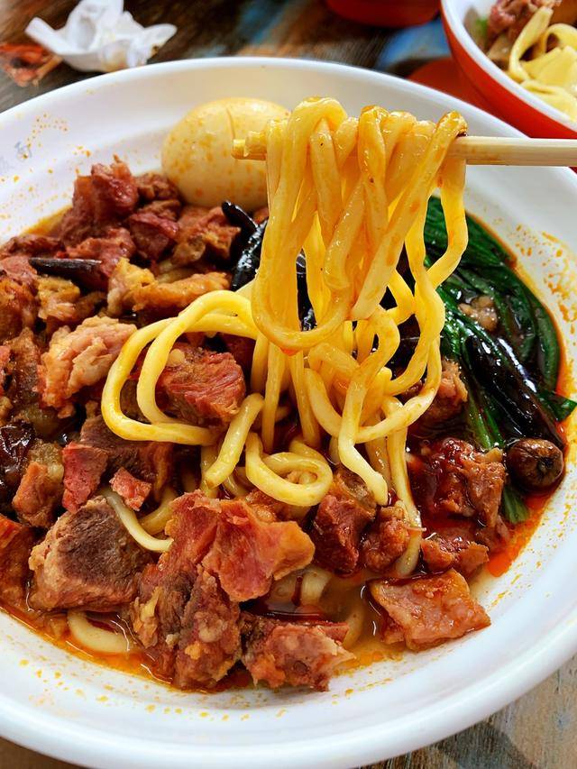 10多块钱的板面,里面有个比脸还大的牛排,长春这家小店火爆抖音