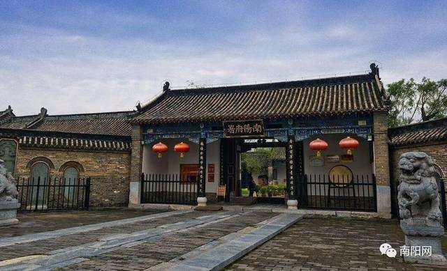 南阳本身历史文化悠久浓厚,然而代表南阳城市文化的地标,现状颇为尴尬