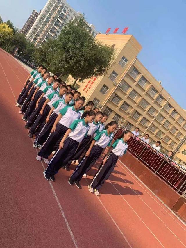 聊城二中附属东苑中学隆重举行开学典礼暨军训汇演