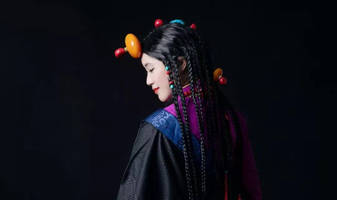 格萨尔王有一位美丽的王妃,叫珠姆.