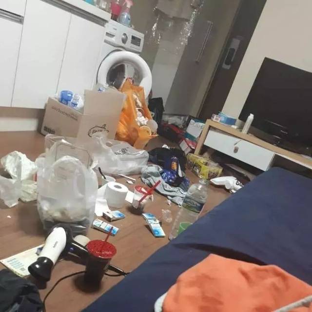 史上最脏乱房间大赛!这是个住在垃圾堆里的精致女孩吧?