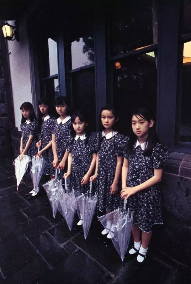 参与拍摄的少女模特很多在日后也都红极一时,她们是:吉野纱香,栗山千