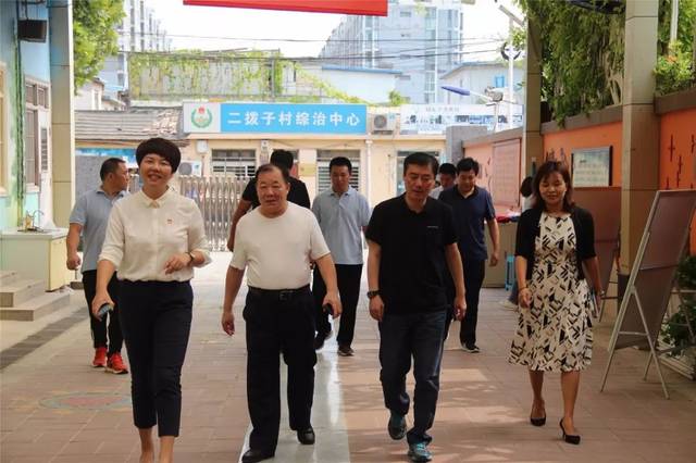 回龙观街道办事处刘晋京书记到我校视察工作