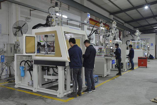 对于注塑操作员,就是要根据注塑产品成型的技术要求,进行注塑材料的