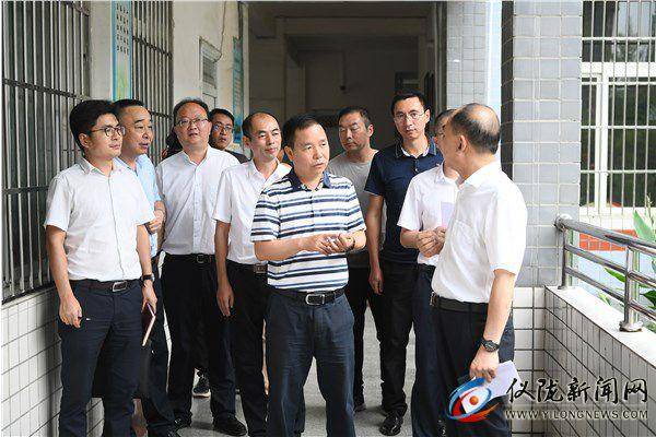 陈科,郭宗海带队看望慰问教师代表