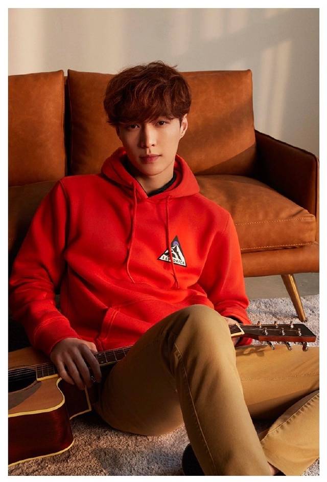 镜头表现能力越来越强 张艺兴h&m最新美照来袭!_手机搜狐网