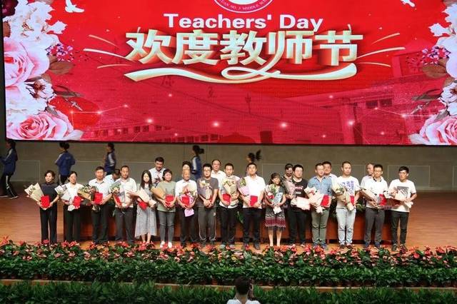 太原五中隆重举办"庆祝新中国七十华诞 弘扬新时代尊师风尚"教师节