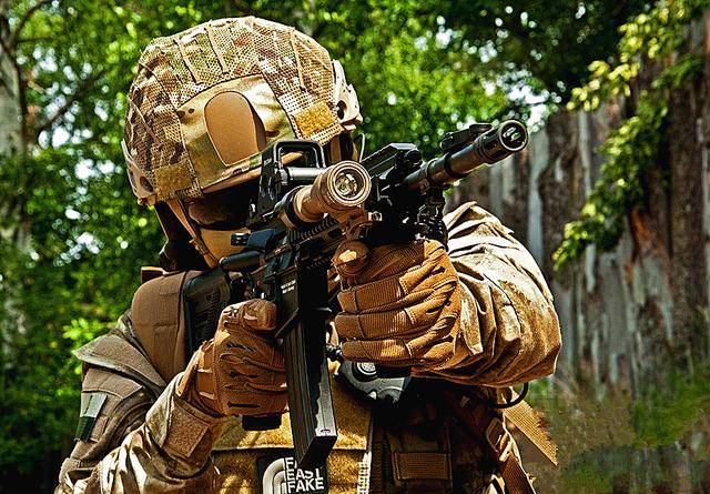 军事丨德国展出改进型hk416 a5步枪,参观者赞叹制造水平的精湛