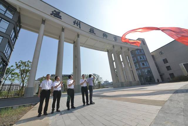 在第35个教师节来临之际,新入驻瓯江口产业集聚区的温州技师学院举行