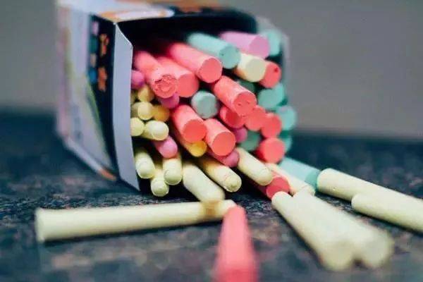 一支粉笔,三尺讲台,五车学富,七步成学,诚祝您教师节快乐!