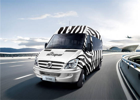 斑马快跑旗下所有车辆均喷涂的斑马纹外观,每一辆在路上奔跑的斑马车