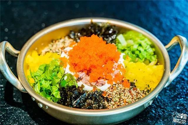 老式拌饭的猪油味和酱油味很棒,米饭软软糯糯的,是儿时的味道没错了!