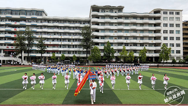 (图为墨江中学鼓号操队列表演)