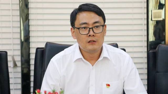 肇庆市委常委王哲到广东信息工程职业学院看望慰问教师代表并上思想