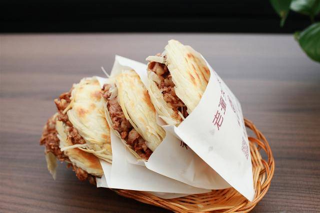 吊炉慢烤玉金锣,非常诱惑肉夹馍,陕西的经典小吃,美食配美诗