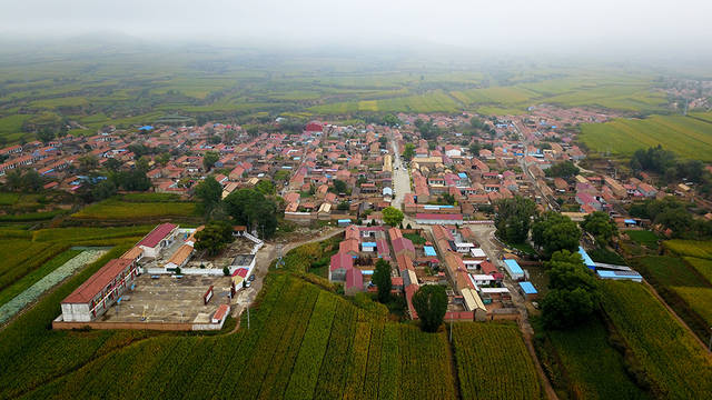 山西盂县东梁乡小湖村红红火火迎中秋庆国庆